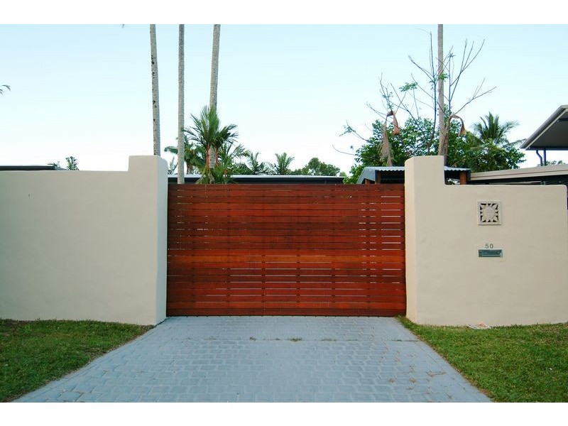 50 Veivers Road, Palm Cove QLD 4879