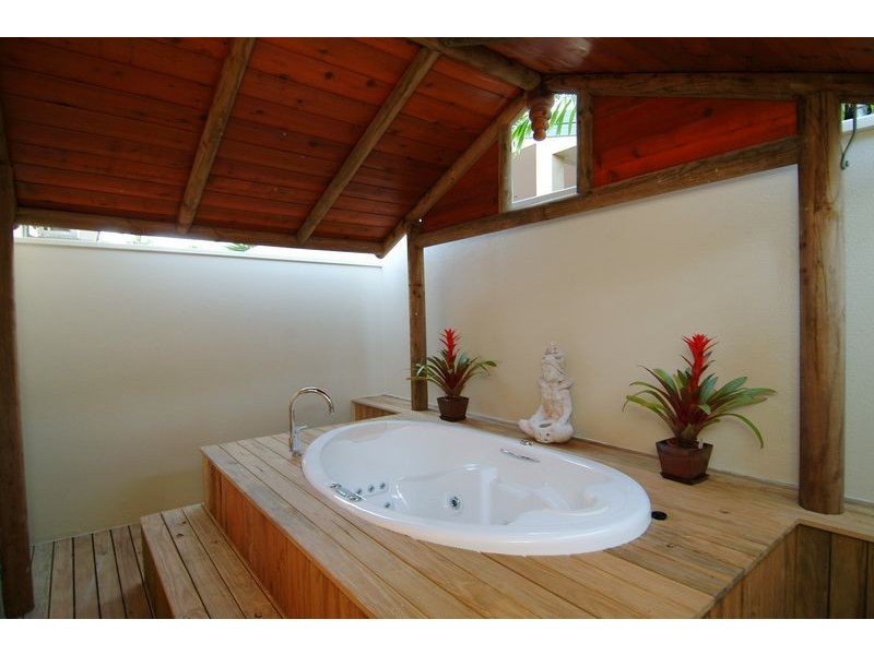 50 Veivers Road, Palm Cove QLD 4879