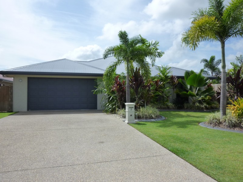 2 Imooya Place, Trinity Park QLD 4879