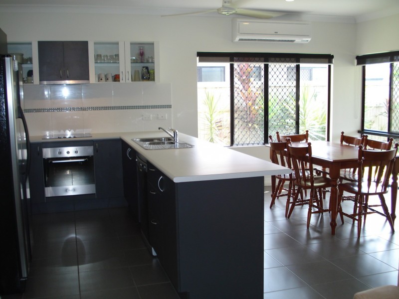 2 Imooya Place, Trinity Park QLD 4879