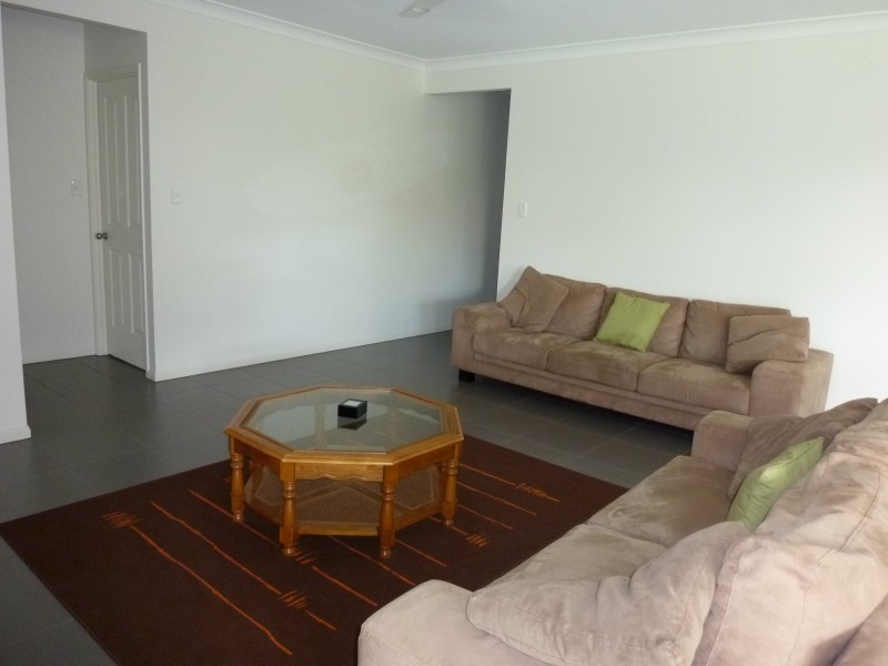 2 Imooya Place, Trinity Park QLD 4879