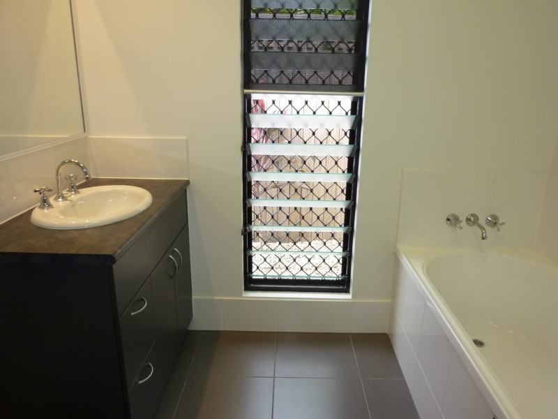 2 Imooya Place, Trinity Park QLD 4879