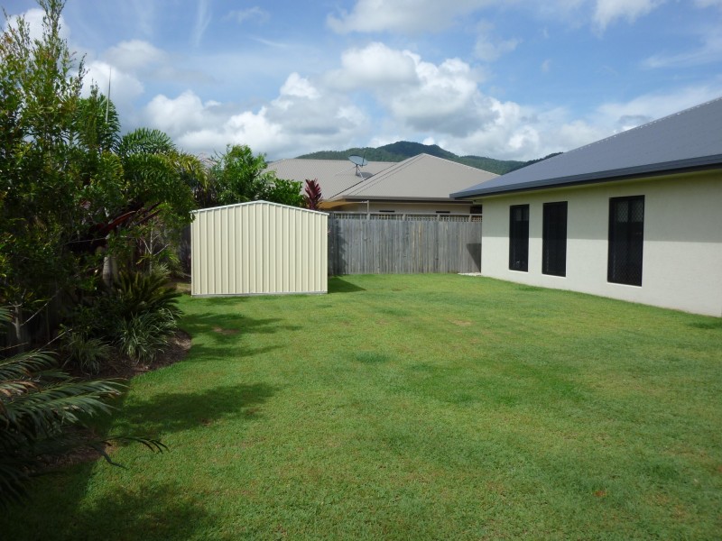 2 Imooya Place, Trinity Park QLD 4879