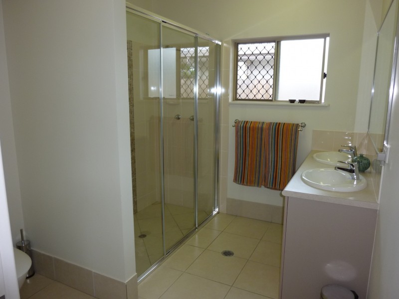2 Floreat Close, Kewarra Beach QLD 4879