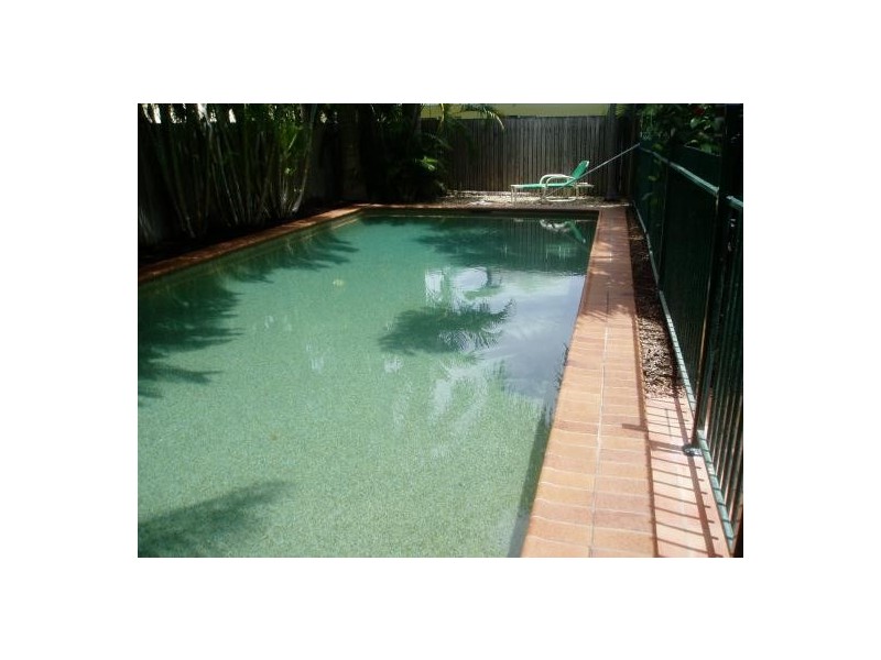 4 SARINA CL, Kewarra Beach QLD 4879