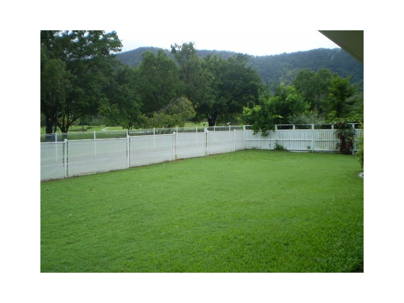 8 CASCADE AVE, Kewarra Beach QLD 4879