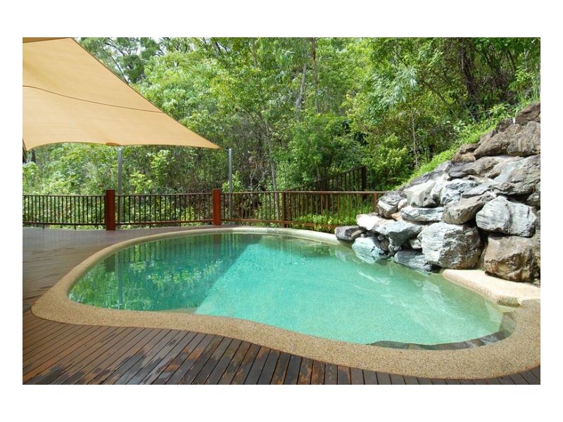 25-27 LARK CLOSE,, Clifton Beach QLD 4879