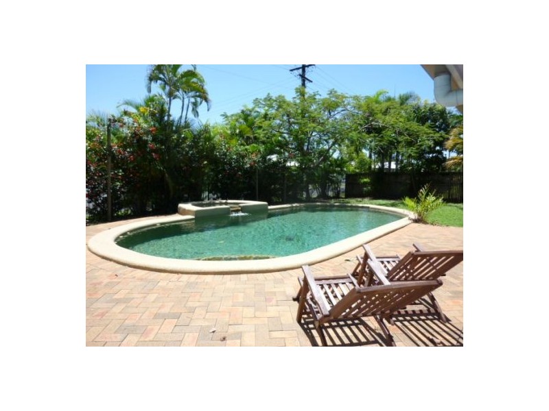 11 St Crispin Street, Clifton Beach QLD 4879