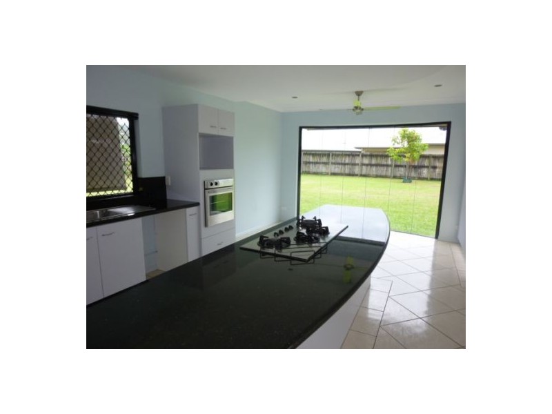 2  Cattana Rd, Smithfield QLD 4878