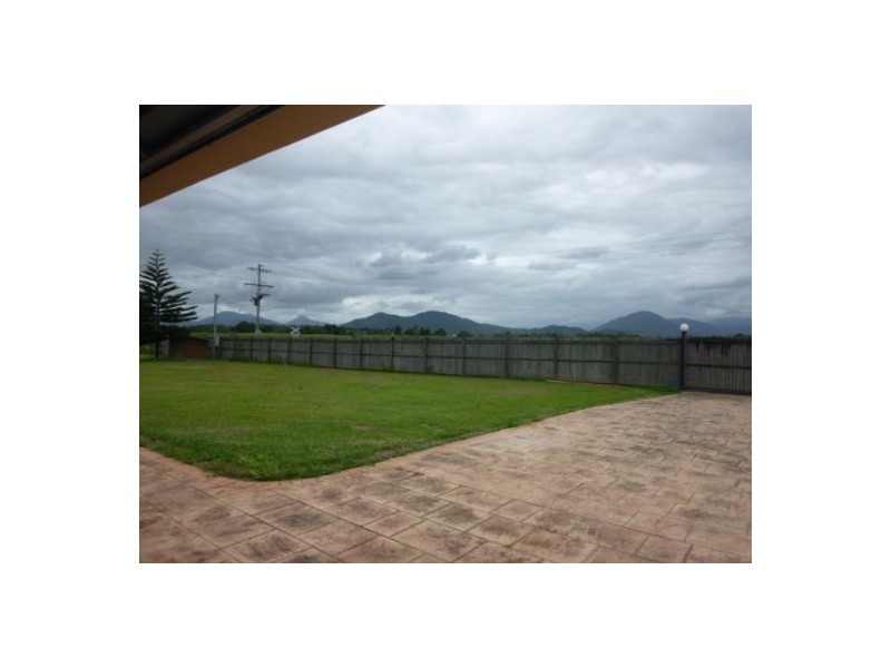 2  Cattana Rd, Smithfield QLD 4878