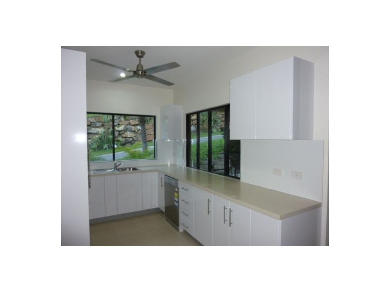 2/1 Savaii Close, Palm Cove QLD 4879