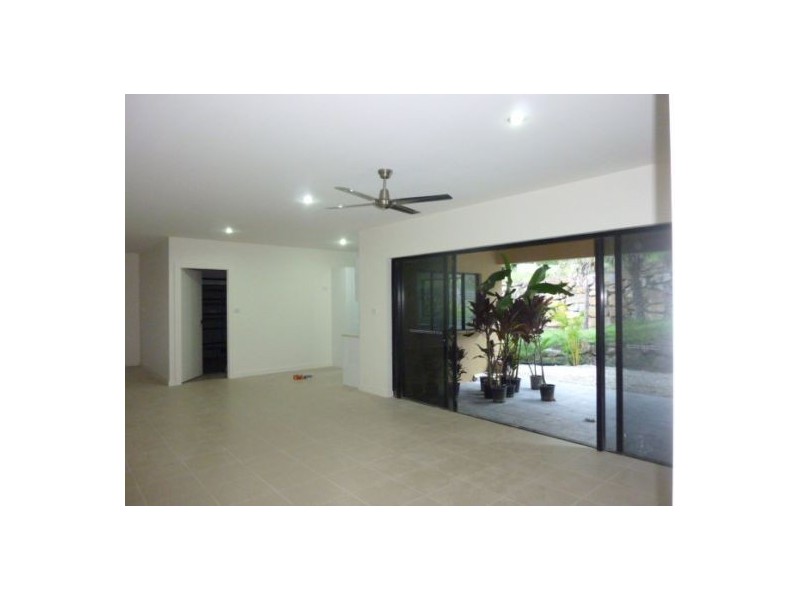 2/1 Savaii Close, Palm Cove QLD 4879