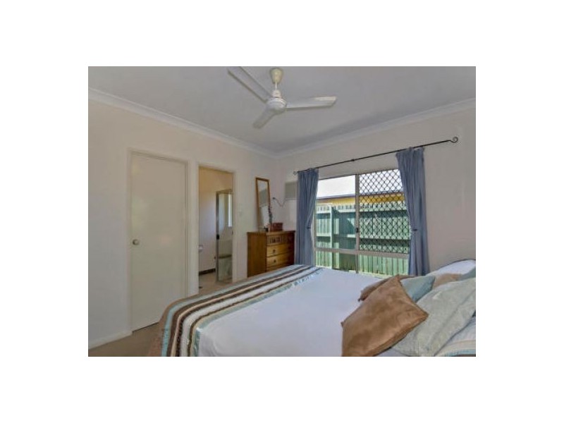 33 Gamburra Drive, Redlynch QLD 4870