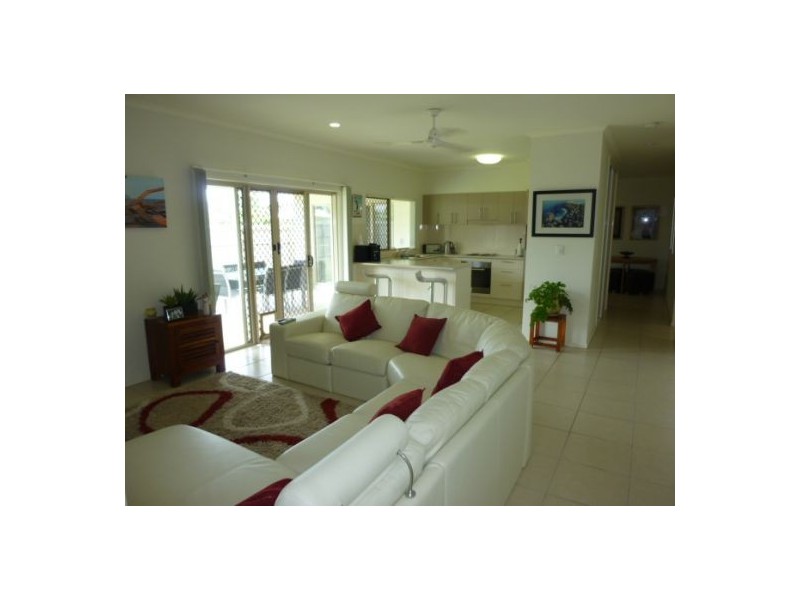 2 Floreat Close, Kewarra Beach QLD 4879