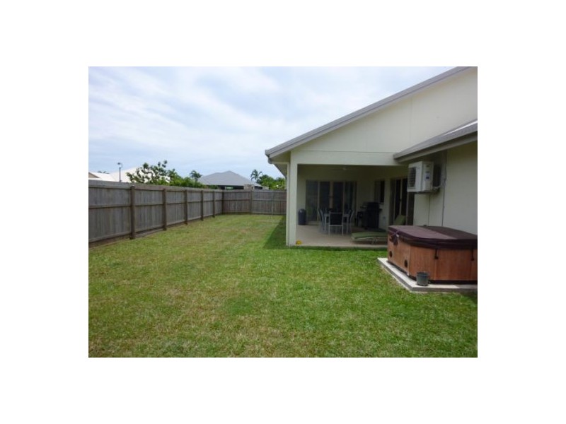 2 Floreat Close, Kewarra Beach QLD 4879
