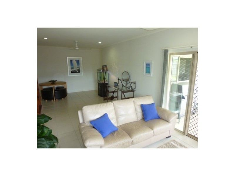 2 Floreat Close, Kewarra Beach QLD 4879