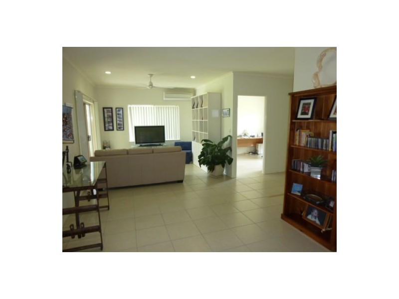 2 Floreat Close, Kewarra Beach QLD 4879