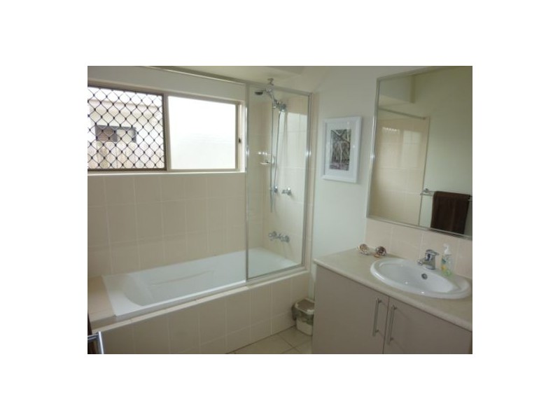2 Floreat Close, Kewarra Beach QLD 4879