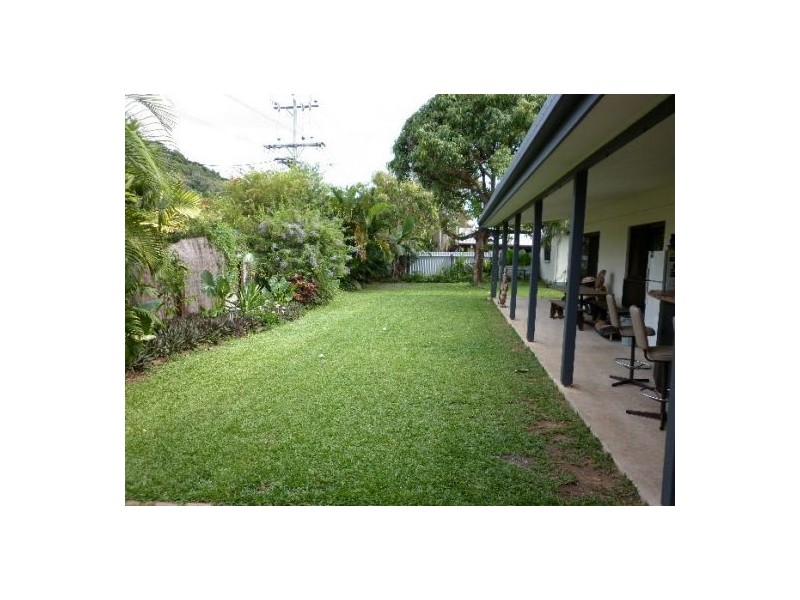 1 Bulolo Close, Trinity Beach QLD 4879