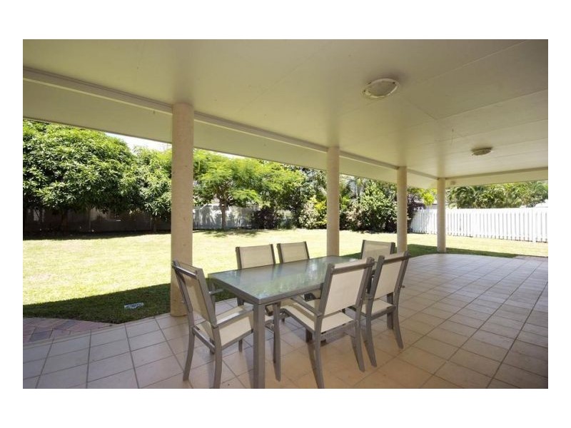 4 PARKINSON AVE, Kewarra Beach QLD 4879