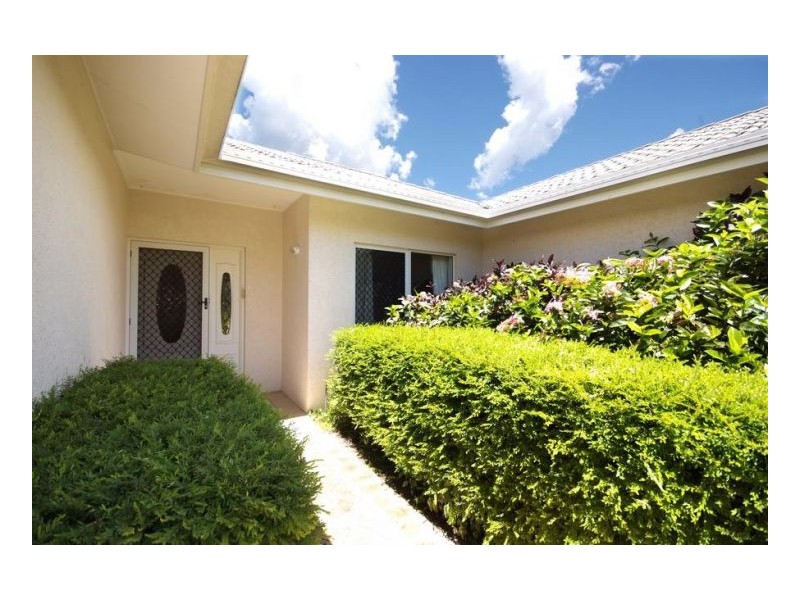 4 PARKINSON AVE, Kewarra Beach QLD 4879