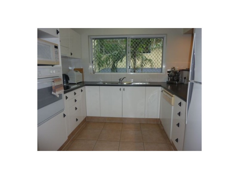 2/75 Arlington Esplanade, Clifton Beach QLD 4879