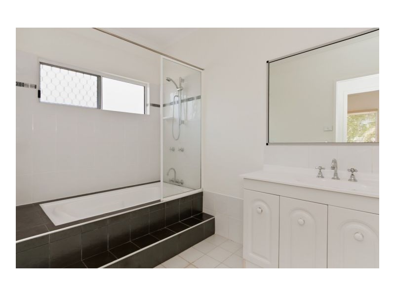 9 AVOCA CLOSE, Kewarra Beach QLD 4879