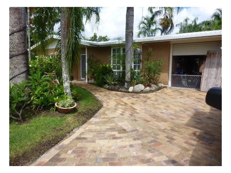 3 Briggs Cl, Whitfield QLD 4870