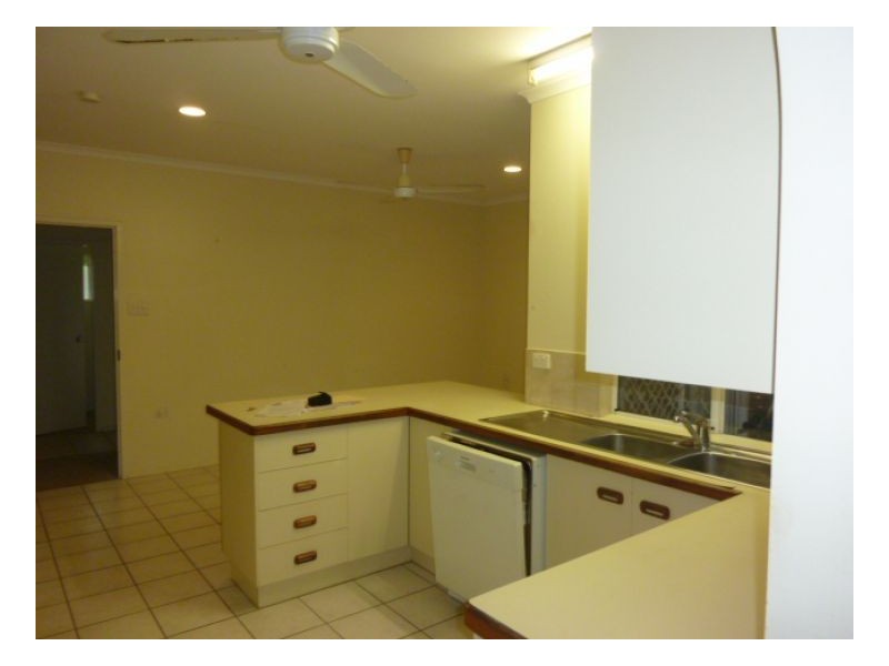 3 Briggs Cl, Whitfield QLD 4870