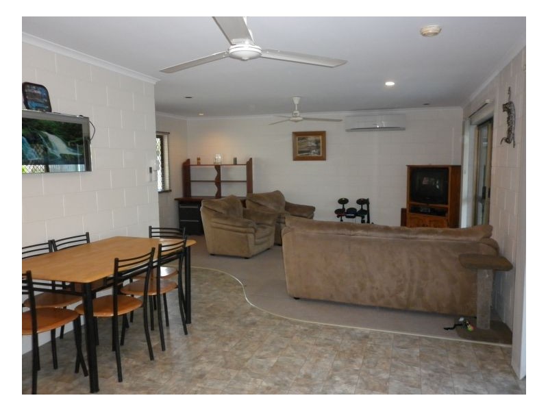 26 STIRLING STREET, Whitfield QLD 4870