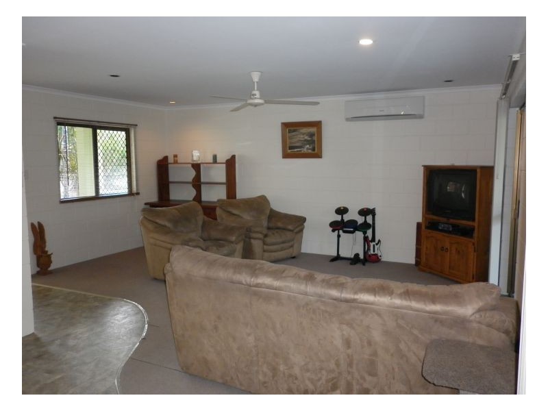 26 STIRLING STREET, Whitfield QLD 4870