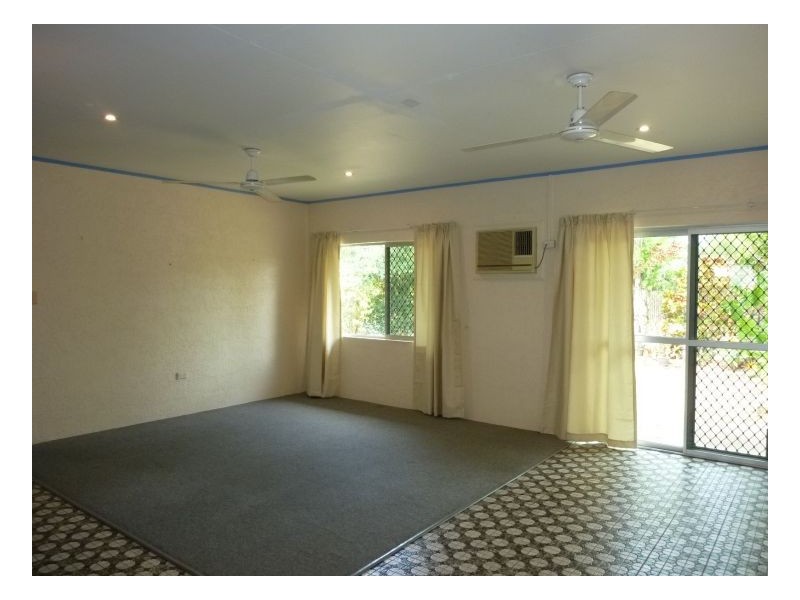 2/1 Narelle Cl, Yorkeys Knob QLD 4878