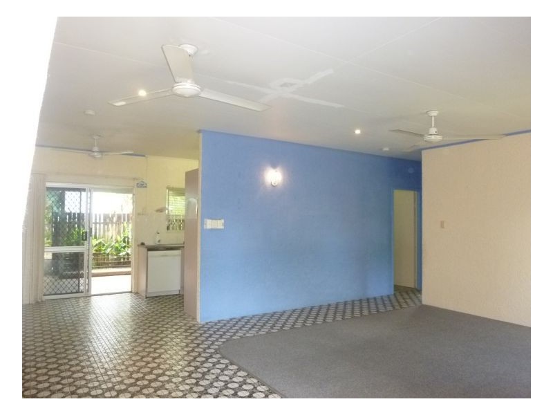 2/1 Narelle Cl, Yorkeys Knob QLD 4878