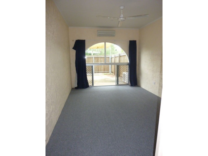 2/1 Narelle Cl, Yorkeys Knob QLD 4878