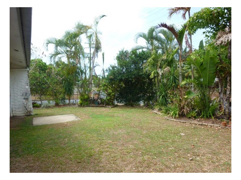 2/1 Narelle Cl, Yorkeys Knob QLD 4878