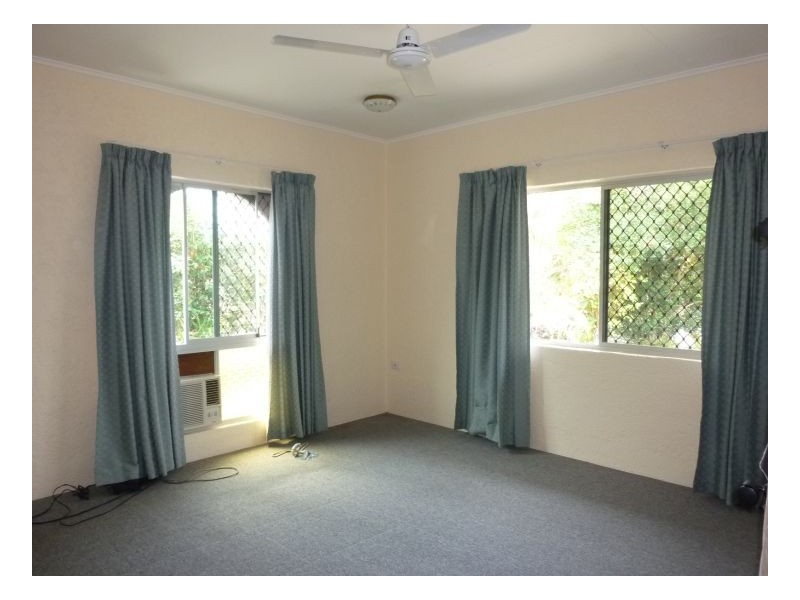 2/1 Narelle Cl, Yorkeys Knob QLD 4878