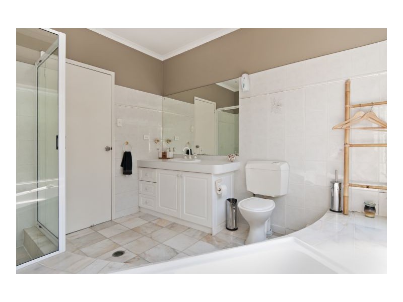 6 FLORA CLOSE, Clifton Beach QLD 4879