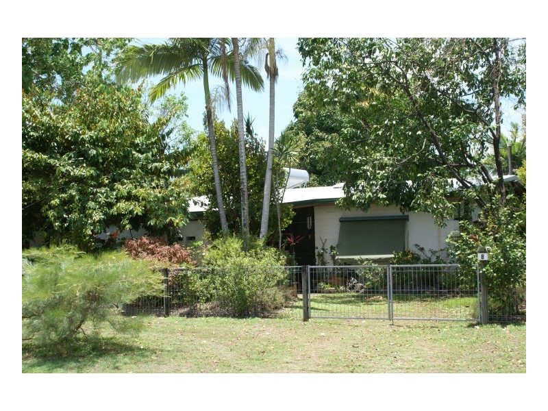 8 ALMOND STREET, Holloways Beach QLD 4878