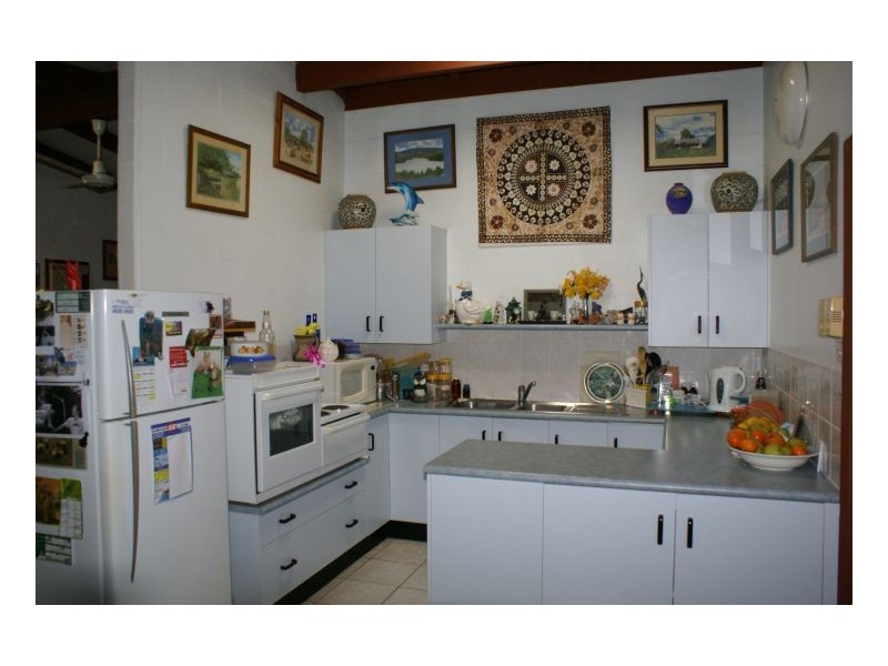 8 ALMOND STREET, Holloways Beach QLD 4878