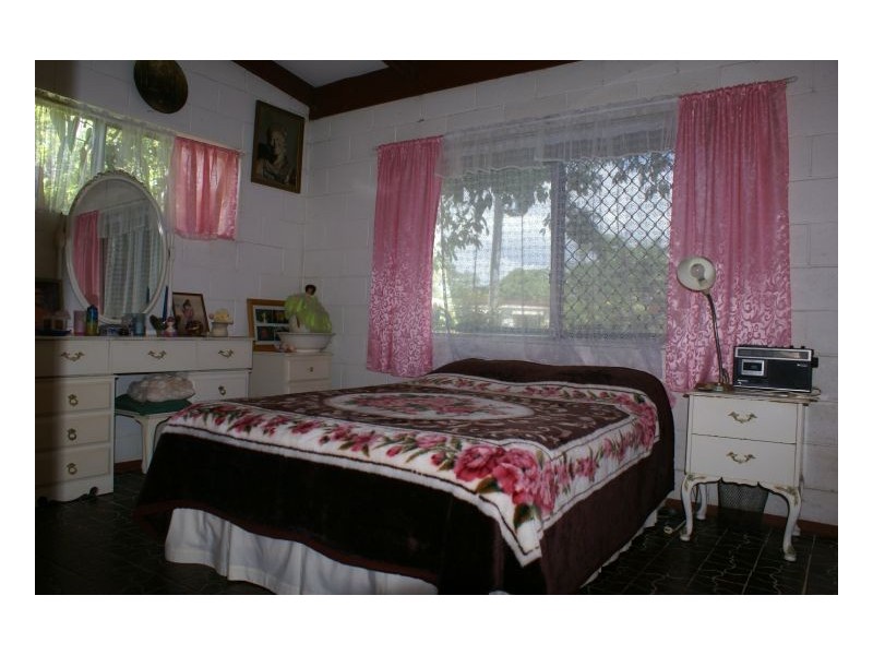 8 ALMOND STREET, Holloways Beach QLD 4878