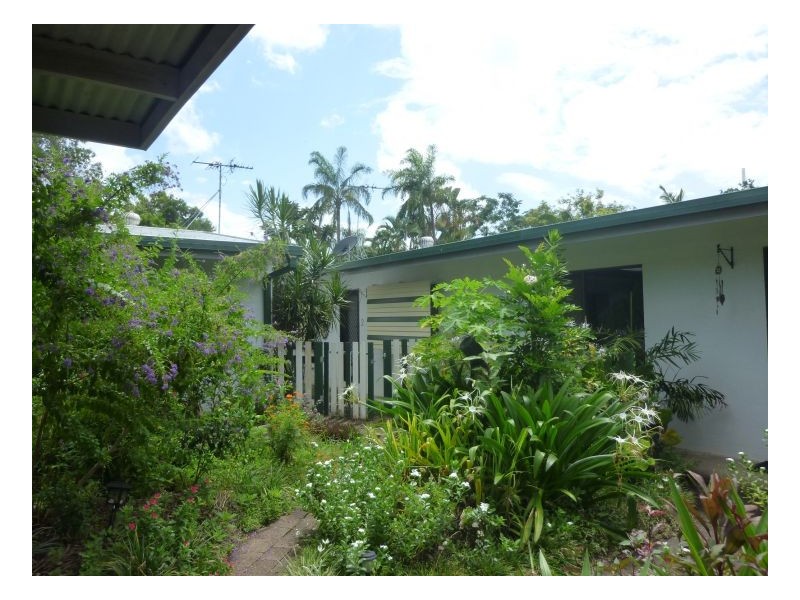 2/36 Mimosa Street, Holloways Beach QLD 4878