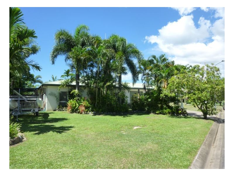 9 Maurice St, Kewarra Beach QLD 4879