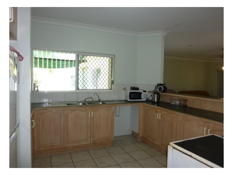 9 Maurice St, Kewarra Beach QLD 4879