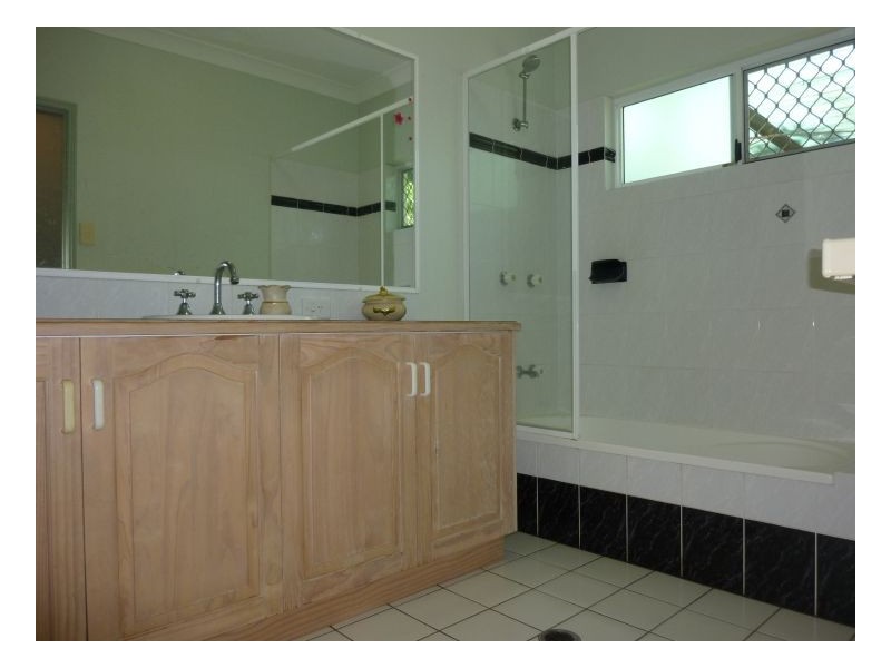 9 Maurice St, Kewarra Beach QLD 4879