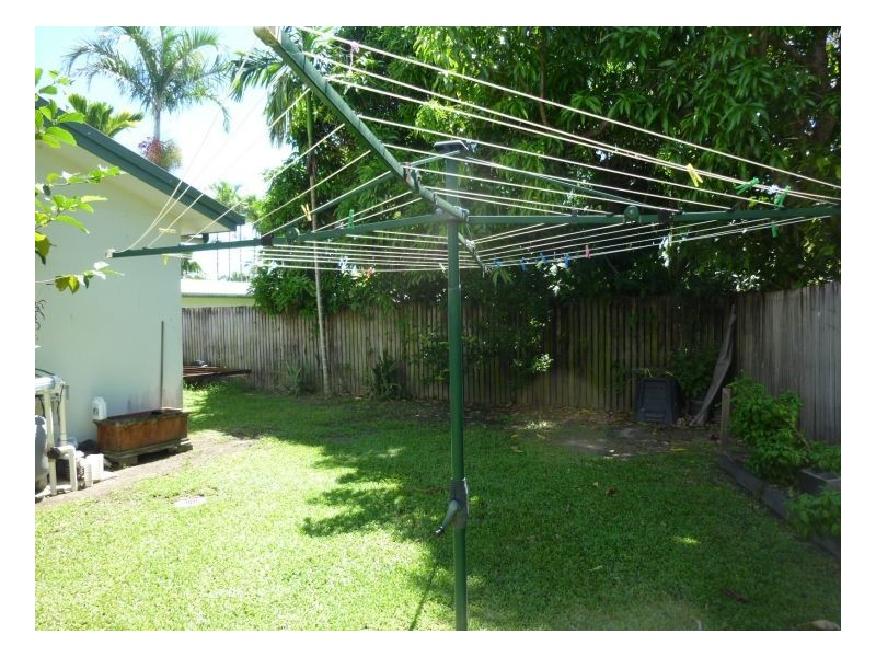 9 Maurice St, Kewarra Beach QLD 4879