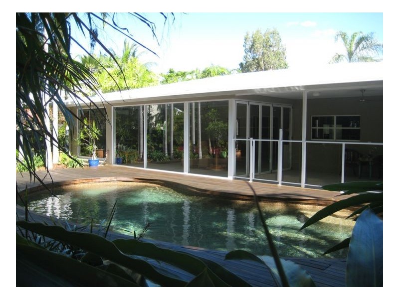 6 LAMBUS STREET, Palm Cove QLD 4879