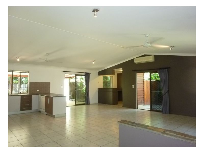 6 Cyprea Close, Trinity Beach QLD 4879