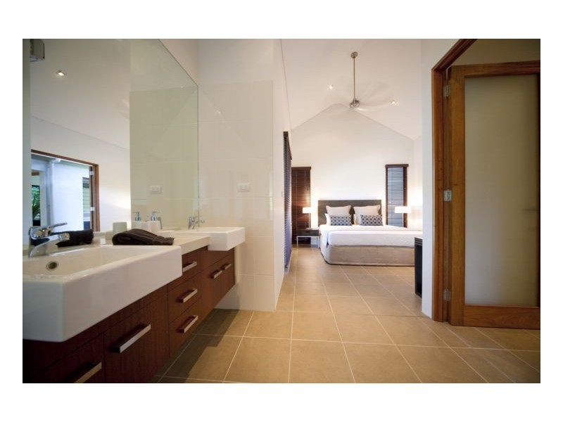 5 CANOPY WAY, Palm Cove QLD 4879