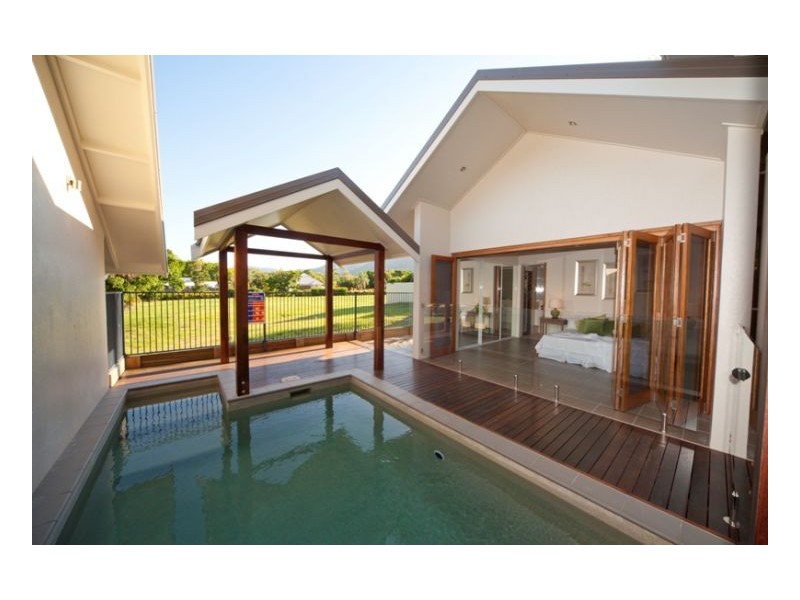 82 CASCADE BOULEVARD, Palm Cove QLD 4879