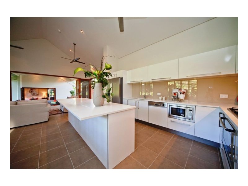 82 CASCADE BOULEVARD, Palm Cove QLD 4879
